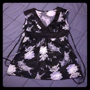 Silky floral cap-sleeved blouse, slimming fit